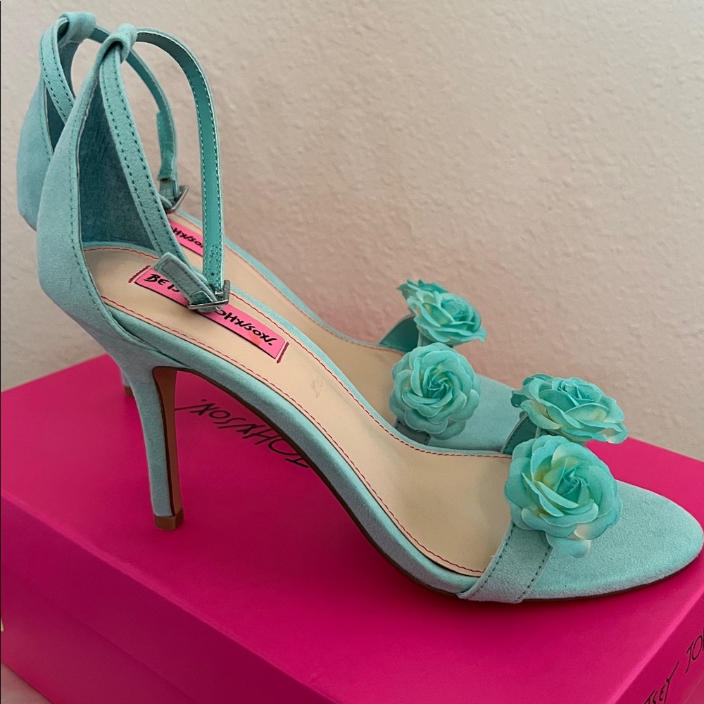 Betsy Johnson Bromme Mint Green Shoes - Picture 2 of 5